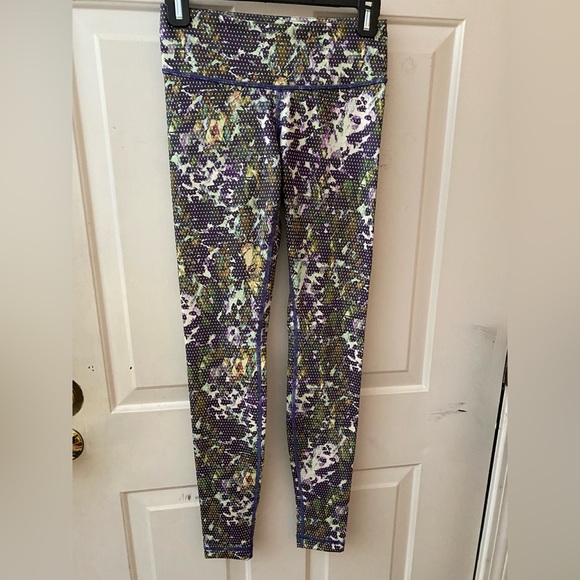 Lululemon Wunder Under Legging- Floral Print- Size 4 - Picture 4 of 6